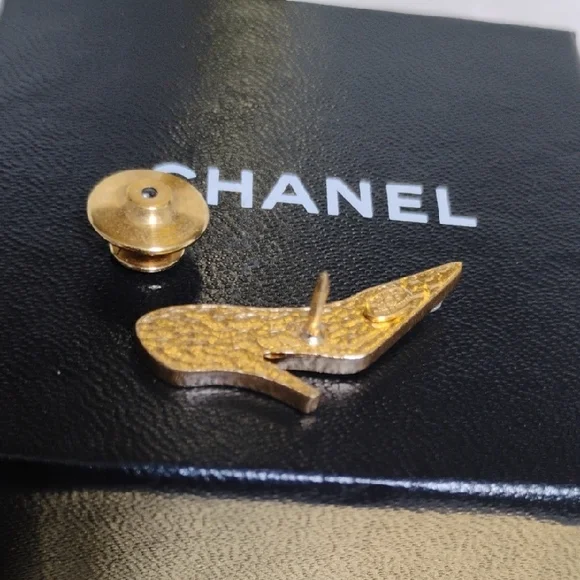 Authentic CHANEL Black 🖤 & Gold High Heel Pumps Pin - Picture 6 of 9